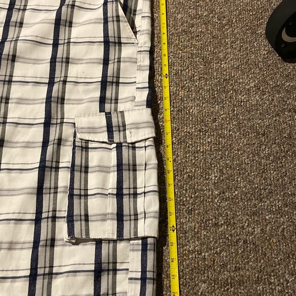 Mens shorts, good condition. Sz 44 smoke free - Picture 6 of 6